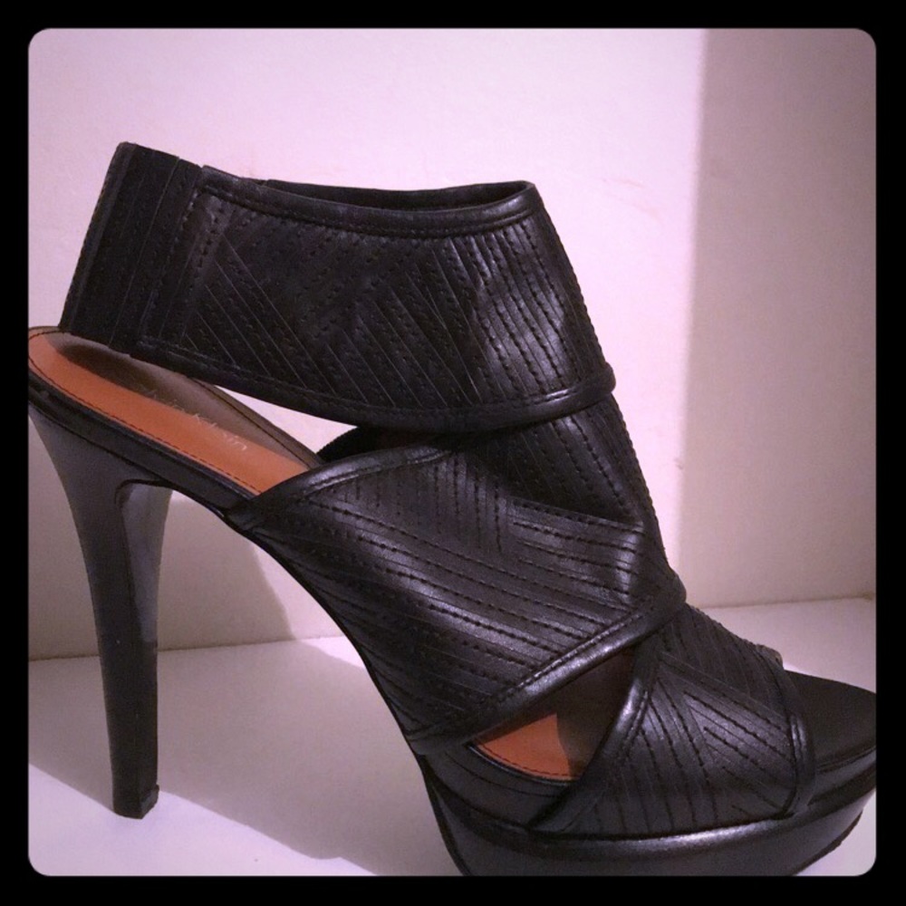 NEVER WORN Calvin Klein Platform Heels *HOT*